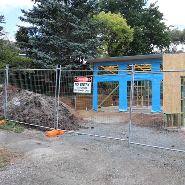 do you deliver and install temporary fencing and what's the cost for this in Annandale